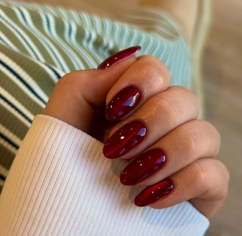 red manicure