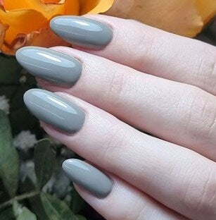 Skipping Stones * CND Shellac Universalus CND Shellac